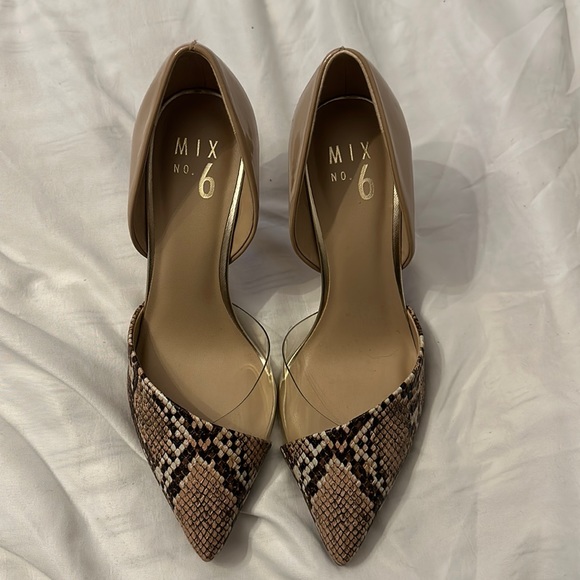 Point toe heels - Picture 1 of 3